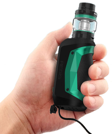 Nabíjení pomocí USB kabelu GeekVape Aegis Mini Nabíjení GeekVape Aegis Mini